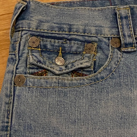 **SOLD** Vintage True Religion rainbow joey shorts - Picture 3 of 10